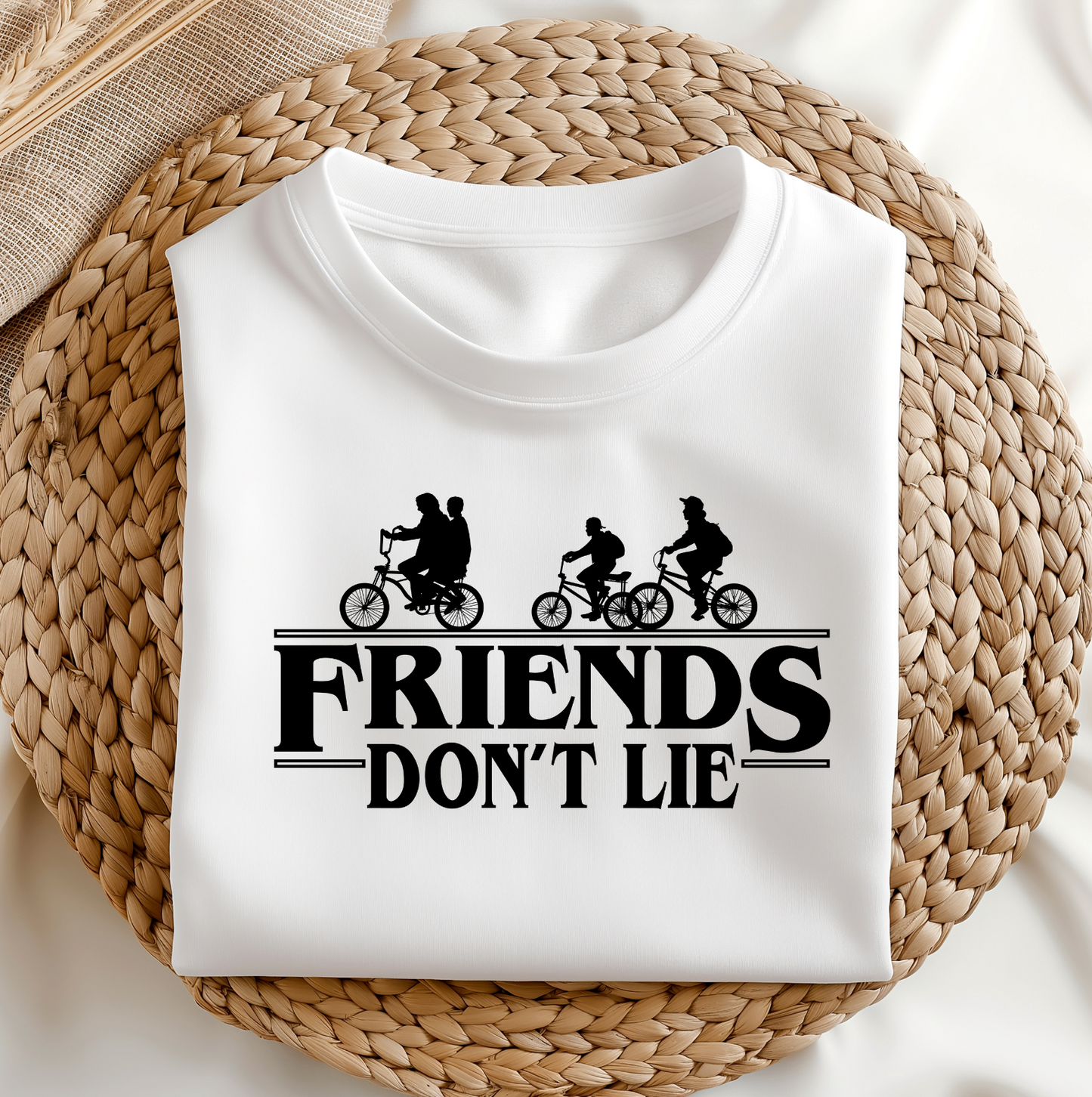 ABSOLUTE CULT STRANGER THINGS - FRIENDS DONT LIE HANDS - T-shirt print ABSOLUTE CULT STRANGER THINGS - FRIENDS DONT LIE HANDS - T-shirt print